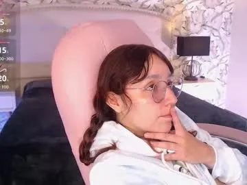 STRIP_GLOW – webcam model profile photo Image 19