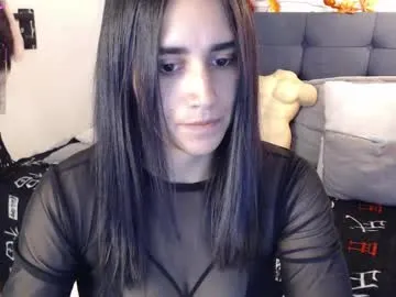 STRIP_GLOW – webcam model profile photo Image 12