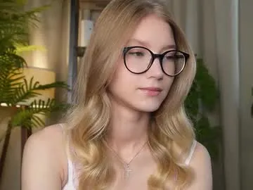 Runarunapi – webcam model profile photo Image 10