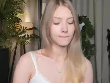 Runarunapi – webcam model profile photo Image 12