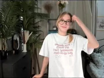 Runarunapi – webcam model profile photo Image 2