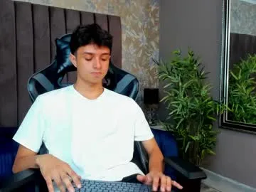 Runarunapi – webcam model profile photo Image 7