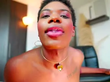 emyii – webcam model profile photo Image 2