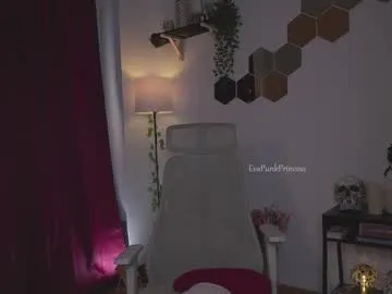 Runarunapi – webcam model profile photo Image 18