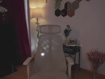 Runarunapi – webcam model profile photo Image 2