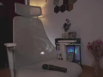 Runarunapi – webcam model profile photo Image 3