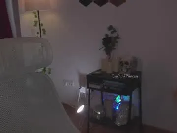 Runarunapi – webcam model profile photo Image 5