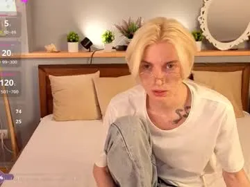 travonidas – webcam model profile photo Image 9