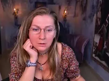 Runarunapi – webcam model profile photo Image 11