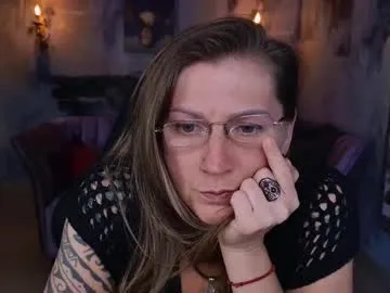 Runarunapi – webcam model profile photo Image 4