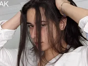 Runarunapi – webcam model profile photo Image 7