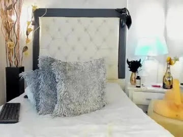 Runarunapi – webcam model profile photo Image 8