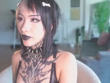 luvlivvyy – webcam model profile photo Image 10