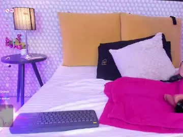 Runarunapi – webcam model profile photo Image 12