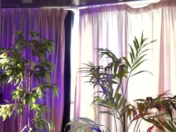 Runarunapi – webcam model profile photo Image 8