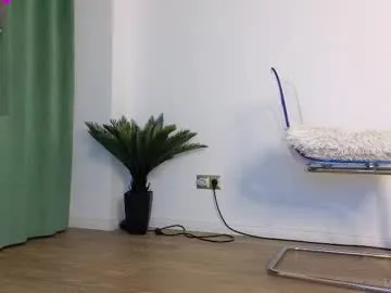 Yaya--728 – webcam model profile photo Image 8