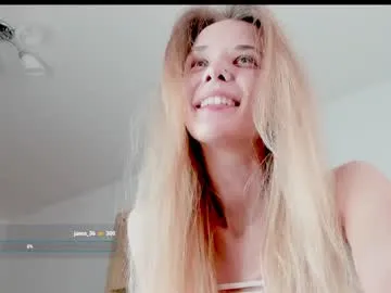luvlivvyy – webcam model profile photo Image 4