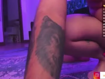 Runarunapi – webcam model profile photo Image 8