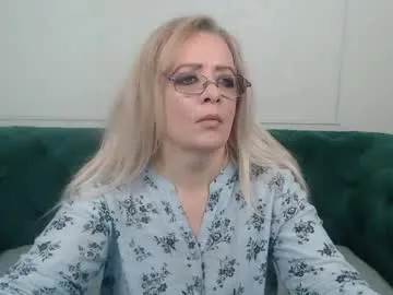 Runarunapi – webcam model profile photo Image 17