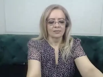 Runarunapi – webcam model profile photo Image 3