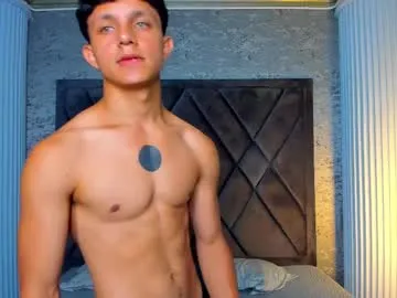 travonidas – webcam model profile photo Image 3