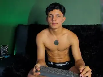 travonidas – webcam model profile photo Image 6