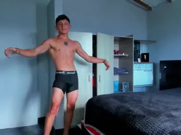 travonidas – webcam model profile photo Image 8