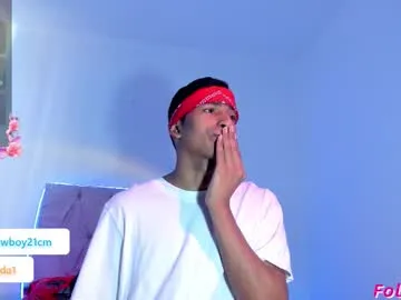 travonidas – webcam model profile photo Image 9