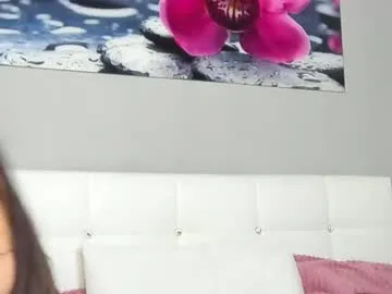 Runarunapi – webcam model profile photo Image 6