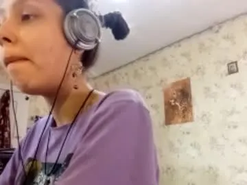 Kiki_hammyy – webcam model profile photo Image 2