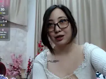 emyii – webcam model profile photo Image 14