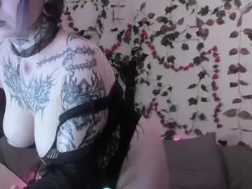 Runarunapi – webcam model profile photo Image 8