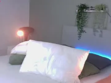 suzuki118 – webcam model profile photo Image 15