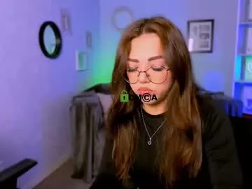 Runarunapi – webcam model profile photo Image 6