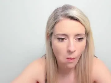 luvlivvyy – webcam model profile photo Image 6