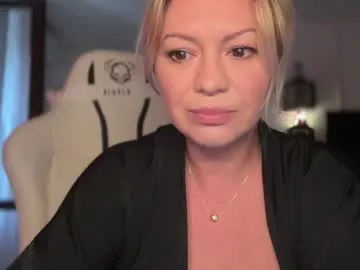 aviebby – webcam model profile photo Image 14