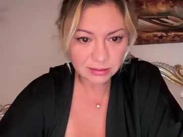 aviebby – webcam model profile photo Image 4