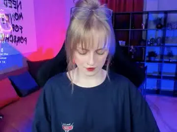 CurlyElisa – webcam model profile photo Image 13