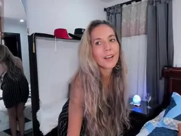 STRIP_GLOW – webcam model profile photo Image 7