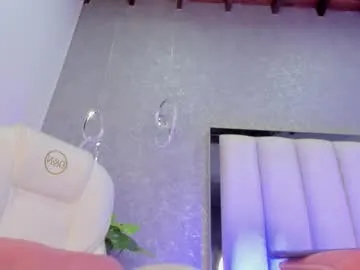 Runarunapi – webcam model profile photo Image 10