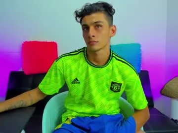 aviebby – webcam model profile photo Image 14