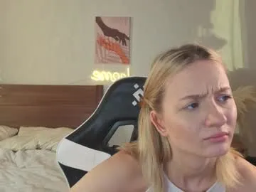 STRIP_GLOW – webcam model profile photo Image 18