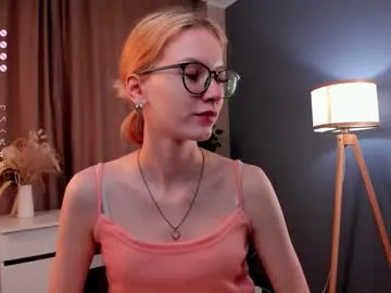 SweetJulia28 – webcam model profile photo Image 12