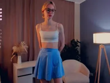 SweetJulia28 – webcam model profile photo Image 13