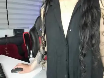 Runarunapi – webcam model profile photo Image 9