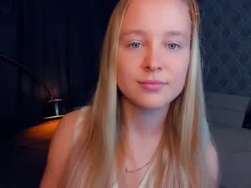 helenamoeller – webcam model profile photo Image 2