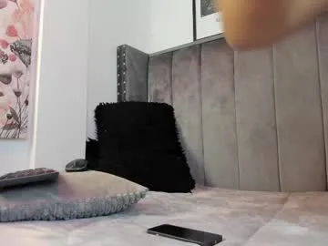 travonidas – webcam model profile photo Image 11