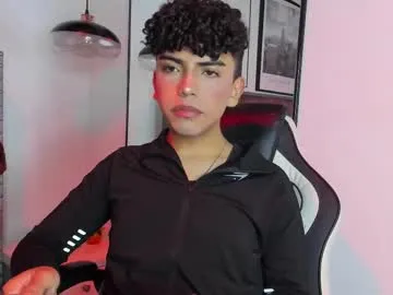 travonidas – webcam model profile photo Image 16