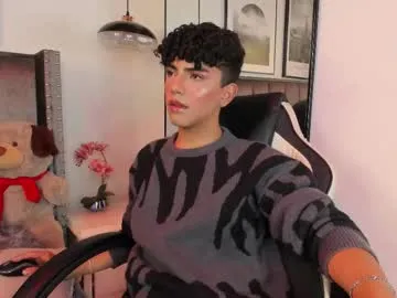 travonidas – webcam model profile photo Image 3