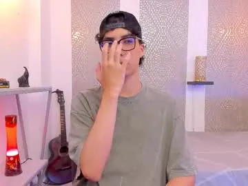 Runarunapi – webcam model profile photo Image 10